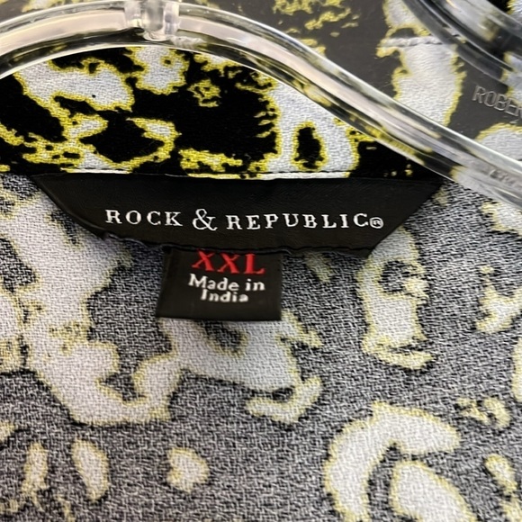 Rock & Republic black/ white outlined in neon green patterned blouse. XXL NWT - Picture 2 of 8